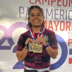 Ana López Ferrer celebra con playera del Tri medalla de Oro en Panamericano de pesas