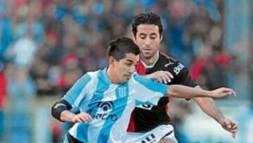 Maxi Morales controla el balón