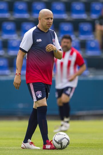 El exfutbolista es precandidato de Encuentro Solidario a diputado federal en Guadalajara, Jalisco.