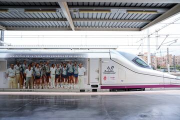 Homenaje de Renfe y la FEB a la selección española de baloncesto, medalla de plata en Los Ángeles 84.