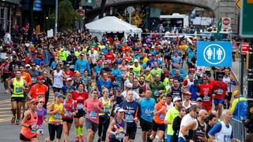 Varios corredores corren durante la disputa del Maratón de Nueva York de 2016.
