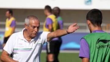 <b>INFLEXIBLE. </b>Jesualdo, dando instrucciones a Juanmi.