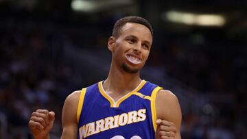 PHOENIX, AZ - OCTOBER 30: Stephen Curry #30 of the Golden State Warriors reacts after a turnover during the second half of the NBA game against the Phoenix Suns at Talking Stick Resort Arena on October 30, 2016 in Phoenix, Arizona. The Warriors defeated the Suns 106 -100. NOTE TO USER: User expressly acknowledges and agrees that, by downloading and or using this photograph, User is consenting to the terms and conditions of the Getty Images License Agreement. Christian Petersen/Getty Images/AFP
== FOR NEWSPAPERS, INTERNET, TELCOS & TELEVISION USE ONLY ==