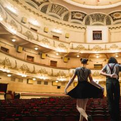 Anuncian reapertura de teatros con aforos reducidos