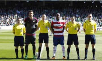 El árbitro Iglesias Villanueva acompañado por sus asistentes Costoya Rodríguez y Ramos Ferreiros, el cuarto árbitro Brea Peón y los capitanes Adán y Babin. 