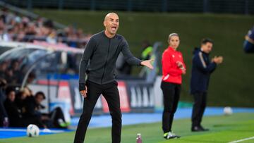 MADRID, 22/10/2023.- El entrenador del Levante, Jos¨¦ Luis S¨¢nchez, durante el partido de la Liga F ante el Real Madrid, que se disputa este domingo en el estadio Alfredo di Stefano. EFE/ Fernando Alvarado