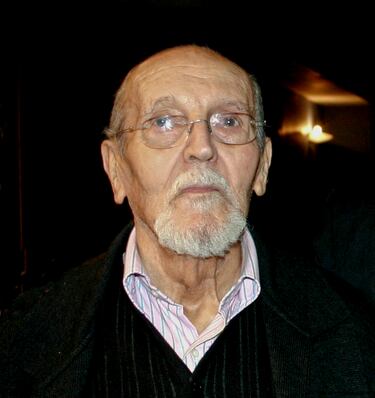 Encarnó al padre de Enrique Pastor, un hombre mayor con una relación entrañable con su hijo. Murió en 2013 a los 83 años por insuficiencia respiratoria.