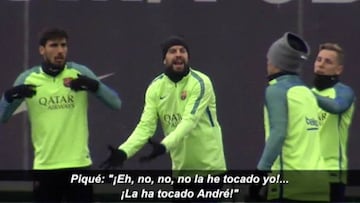 La pelea de Piqué y André Gomes por quién tocó el balón