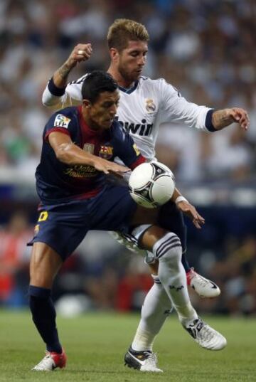 Alexis Sánchez jugador chileno y Sergio Ramos