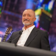 Arturo Pérez-Reverte confiesa que robó un banco: “Mataron a todo el mundo”