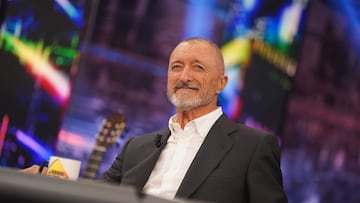 Arturo Pérez-Reverte confiesa que robó un banco: “Mataron a todo el mundo”