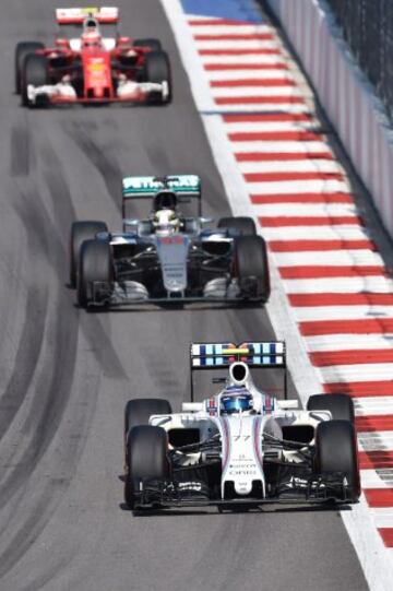 Valtteri Bottas, Lewis Hamilton y Kimi Raikkonen.