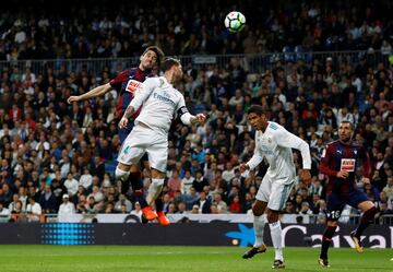 1-0. Paulo Oliveira marcó en propia puerta el primer gol del Real Madrid.