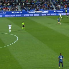 El 0-5 resumió el drama que vivió el Huesca: el colmo de la mala suerte