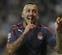 El triplete de Mitroglou acentúa el dominio del Olympiacos