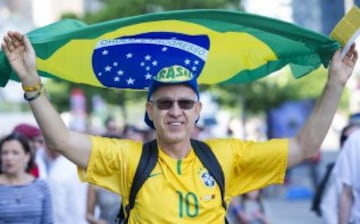 A Brazilian supporter shows his colors as he arrives at the 2015 Pan American Games Opening Ceremony in Toronto, Ontario on July 10, 2015. AFP PHOTO/ KEVIN VAN PAASSEN