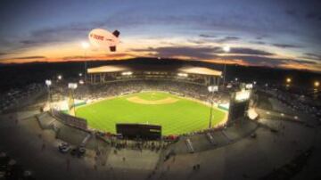 Este inmueble luce así desde el año 2013. La gran pasión que se vive por el béisbol en el norte del país, le dio a los Naranjeros la posibilidad de tener este estadio de primer mundo. Así luce a horas de los partidos.