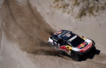 Décima etapa entre Salta y Belén. El piloto español Carlos Sainz con Peugeot.