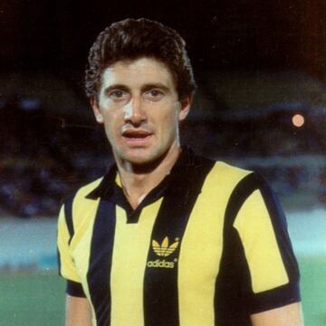 Su único equipo fue Peñarol. El uruguayo jugó el torneo entre 1973 y 1986.