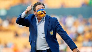 Herrera apela a favor de DTs mexicanos: "A lo mejor somos tontos en hacer contratos"