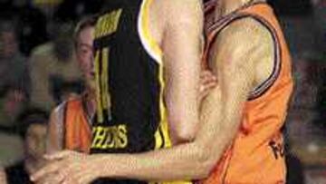 <B>CARA A CARA.</b> Cazorla volverá a medirse a Conlon, ex del Fuenla.