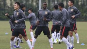 Jackson Mart&iacute;nez en el &uacute;ltimo entrenamiento del Guangzhou Evergrande, antes de su debut en la Champions League.