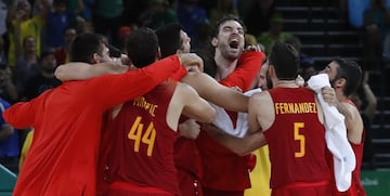 Con Sergio Scariolo como entrenador de la selección española de baloncesto afrontó el torneo olímpico. Tras quedar en segundo lugar en la fase de grupos se vieron avocados a una semifinal contra la Selección de Estados Unidos, la que los derrotó por un ajustado 82-76. La selección española disputó el encuentro por el tercer puesto, superando a la selección de Australia y llevándose la medalla de bronce.