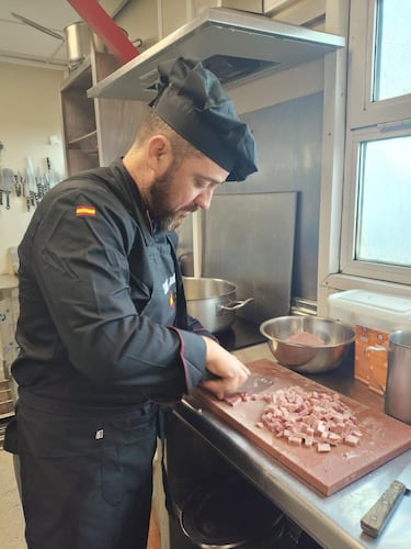 Carlos Rodríguez, chef español en la Antártida: “El plato que ha triunfado es el pescaíto frito”