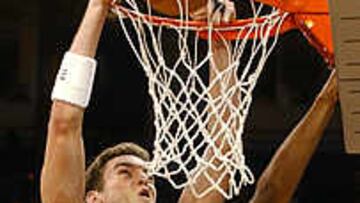 <B>GRAN ACTUACIÓN.</B> Pau Gasol ha conseguido su récord de anotación personal frente a Houston Rockets, con 32 puntos y contribuyendo a la victoria de los Grizlies por 99-81.