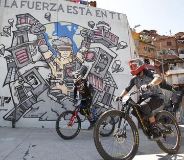 Los mejores exponentes del downhill recorrieron las calles de varios barrios de la comuna trece de Medellín. Con el evento se buscaba que el recorrido de 2260 metros se convierta en un nuevo récord mundial. Los Récord Guiness enviaron dos representantes para avalarlo. Uno de los participantes fue el mejor de la modalidad, el estadounidense Nicholi Rogatkin.