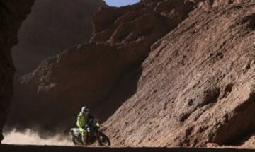 El piloto español Juan Pedrero Garcia con su moto  Sherco TVS durante la tercera etapa entre San Miguel de Tucumán y San Salvador de Jujuy. 