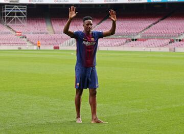 Yerry Mina presentado presentado en el Barcelona en el Camp Nou