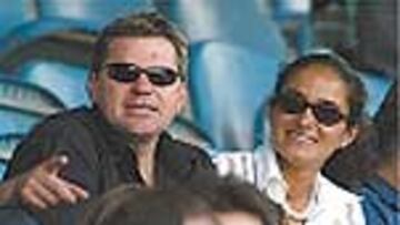 Piterman, junto a su mujer.