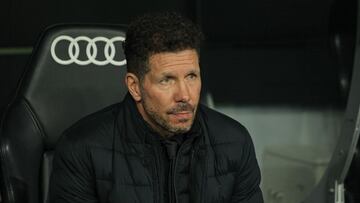 Simeone, en el banquillo del Bernabéu.