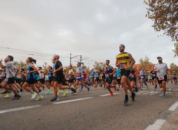 La carrera popular de la Media Maratón Valencia Trinidad Alfonso Zurich 2022,   congregó cifras de récord, gracias a sus 20.000 participantes.