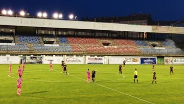 Imagen del partido entre el Ourense y el Estradense.