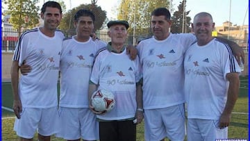 Hierro con su padre Antonio Ruiz Jiménez y sus tres hermanos, Antonio, Pepe y Manolo. 