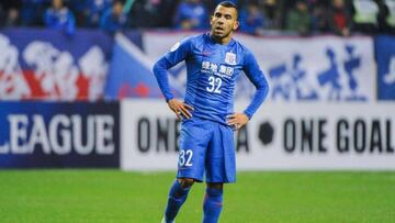 Carlos T&eacute;vez durante un partido con Shanghai Shenhua.