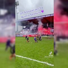 Más de 1,300 fans del Salzburgo fueron a un partido de niños
