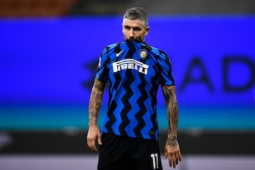 Tras tres años en la Roma. Kolarov, con 35 años, firmó su último contrato profesional con el Inter de Milán. En  el conjunto nerazzurro consiguió 1 Liga, 1 Copa y 1 Supercopa antes de colgar las botas.