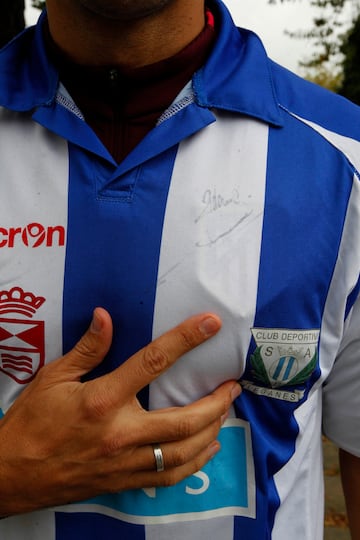 Carlos Martínez todavía conserva la camiseta con el autógrafo de Zidane. 