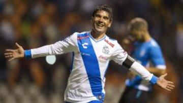 El jugador argentino fue quien metió los dos goles de La Franja