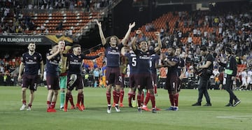 Con el triunfo 2-4 en Mestalla, Arsenal sentenció la serie 7-3 sobre Valencia para clasificar a la final de la Europa League, en la que enfrentará al Chelsea. Finales europeas con cuatro clubes ingleses.