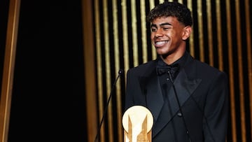 Lamine con el premio Kopa.