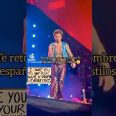 Vídeo: Harry Styles es retado en pleno concierto a decir su nombre en español, Enrique Estilos, y lo hace
