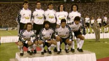 Salas fue expulsado tres veces en Colo Colo: ante Palestino y Antofagasta por el Torneo Nacional 1996; y frente a Wanderers por Copa Chile 1998.