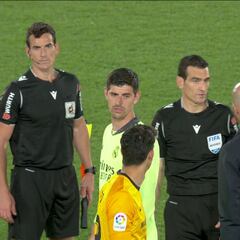El cara a cara de Zidane con el árbitro al final del partido