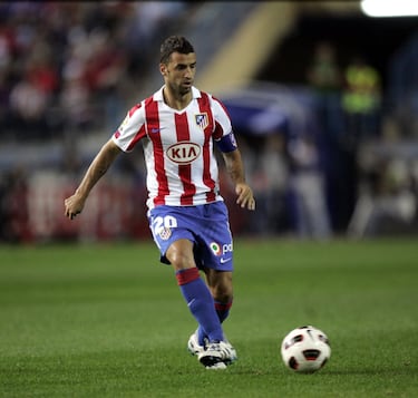 Otro jugador que dejó huella en el club. Extremo de la escuela portuguesa con una enorme calidad y desborde. Vino del Benfica, estuvo cuatro temporadas (07-11), disputó 168 encuentros e hizo 32 tantos. Ganó una Europa League y una Supercopa de Europa. Ese Atlético de Simao, Agüero y Forlán comenzó a hacer de nuevo grande al Atlético.