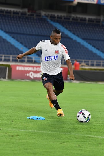 La Selección Colombia entrenó por primera vez en el Metropolitano para preparar el duelo ante Argentina. Activación física, movilidad y definición fueron los trabajos del equipo nacional 