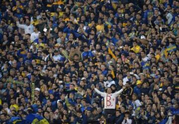 Hinchas de Boca Juniors durante el Superclásico.
